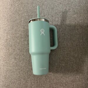 New without Tags Hydro Flask Mint Green Tumbler with Straw 40 oz